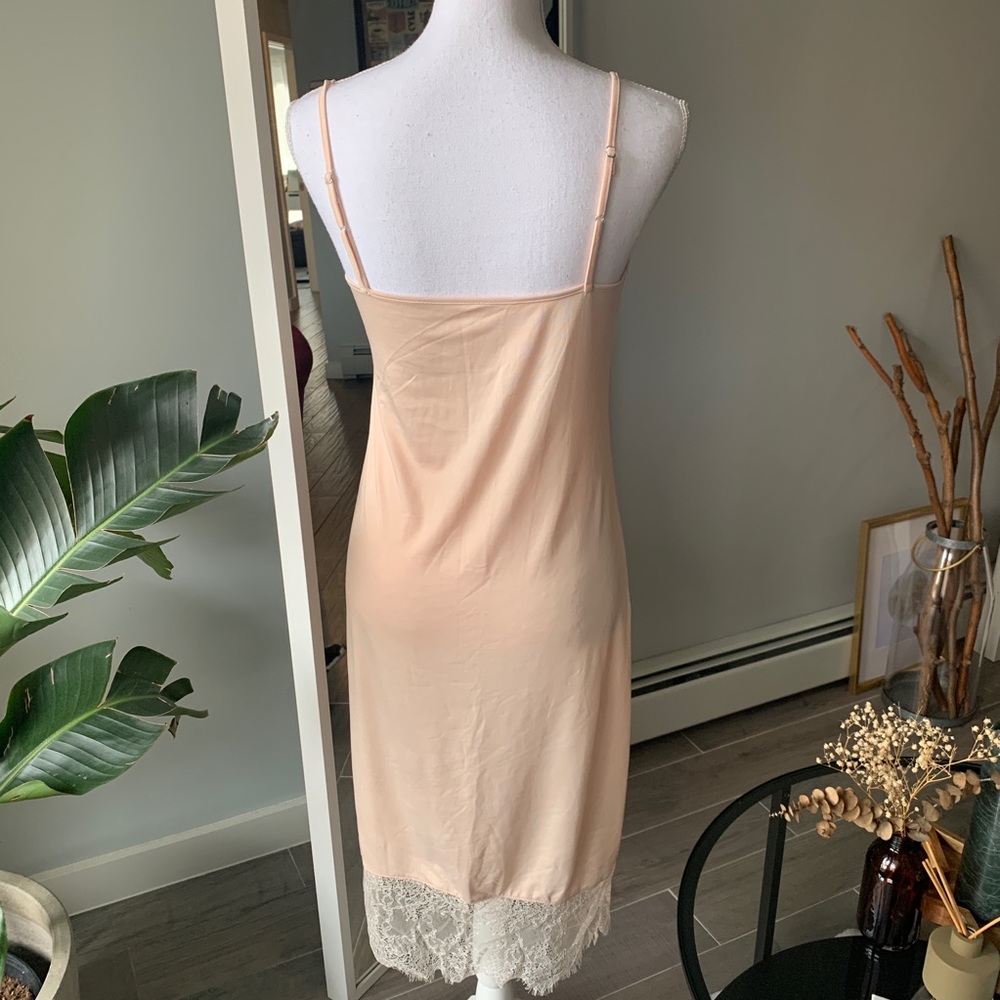 Pink slip dress with lace hem - Picture 4 of 4